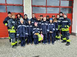 Hunderte Feuerwehr-Jugendliche bei Flurreinigung