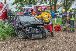 Feuerwehren zu schwerem Verkehrsunfall in Aschbach ausgerückt