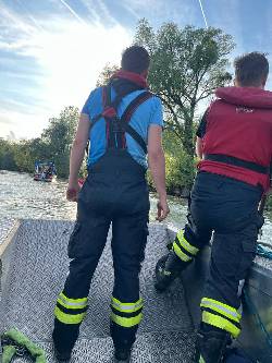Feuerwehren zu Menschenrettung auf Donau alarmiert